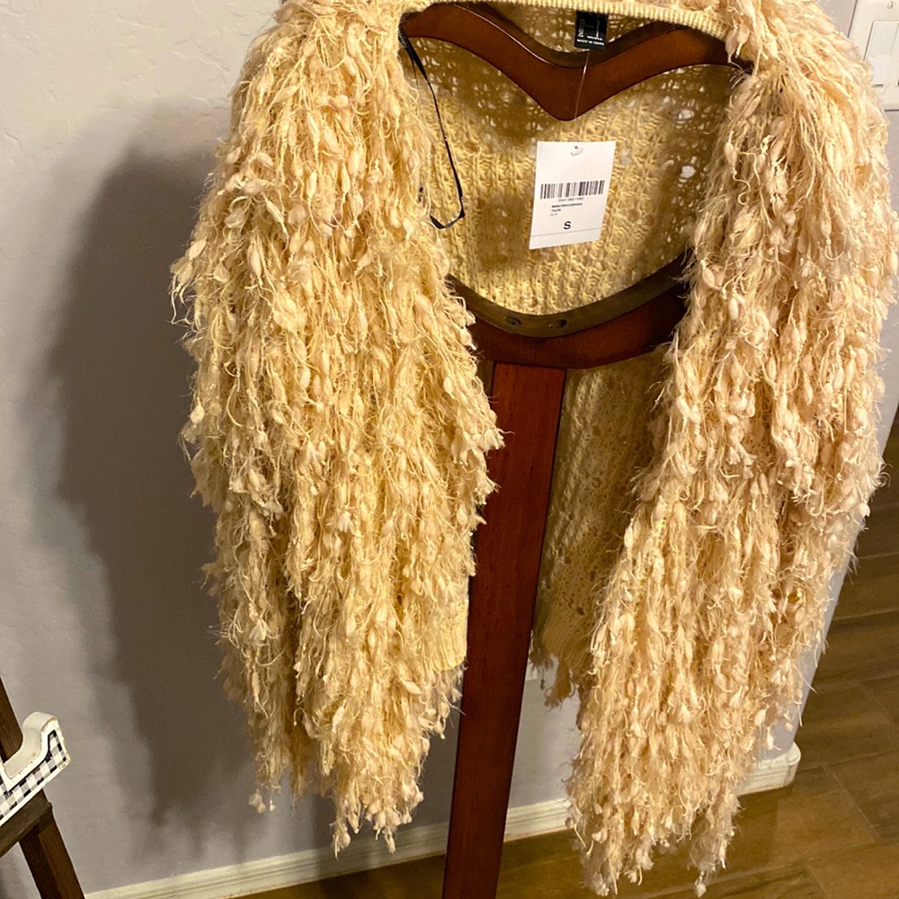 Forever 21 small sweater in Taupe color